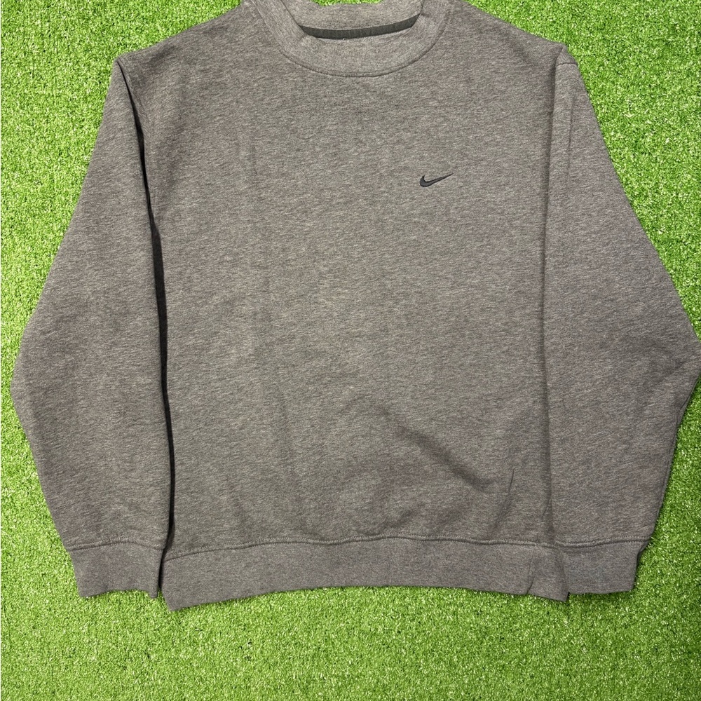 Vintage Y2K Nike  Men's Gray Crewneck Sweater